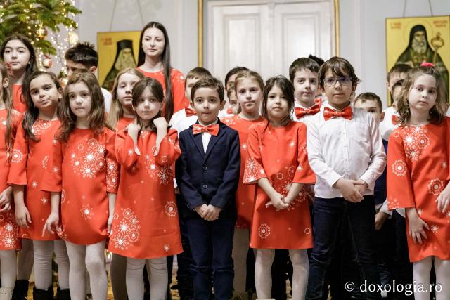 (Foto) Clubul Educațional PEP – Colindători la Reședința Mitropolitană 2024