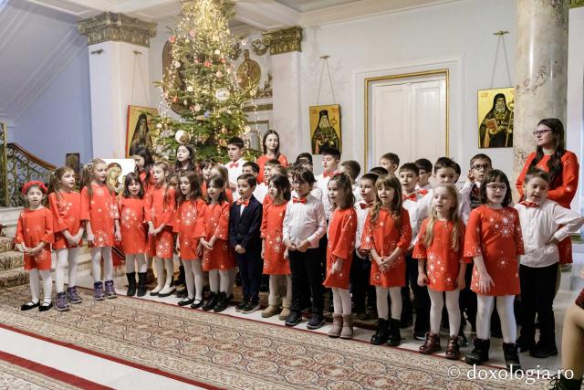 (Foto) Clubul Educațional PEP – Colindători la Reședința Mitropolitană 2024
