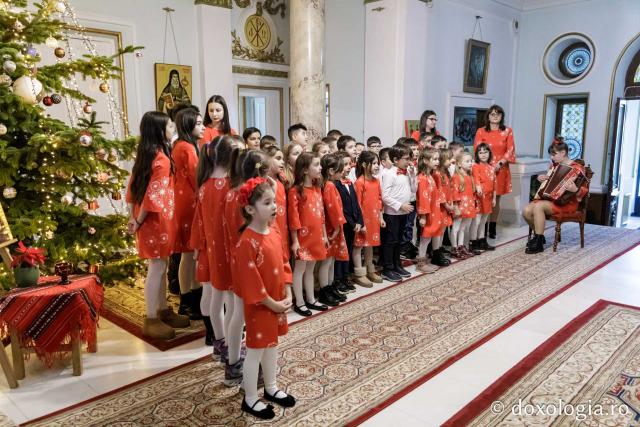 (Foto) Clubul Educațional PEP – Colindători la Reședința Mitropolitană 2024