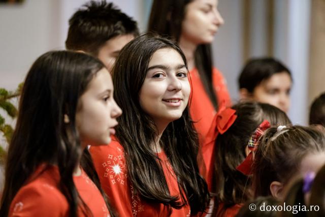 (Foto) Clubul Educațional PEP – Colindători la Reședința Mitropolitană 2024