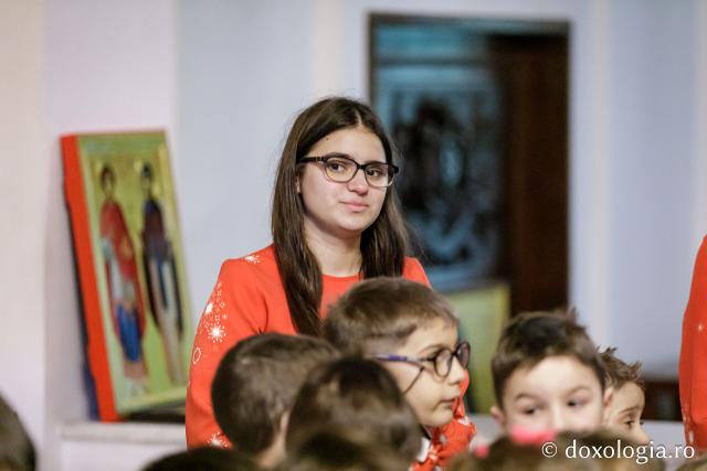 (Foto) Clubul Educațional PEP – Colindători la Reședința Mitropolitană 2024
