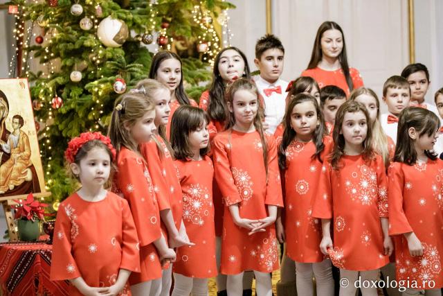 (Foto) Clubul Educațional PEP – Colindători la Reședința Mitropolitană 2024