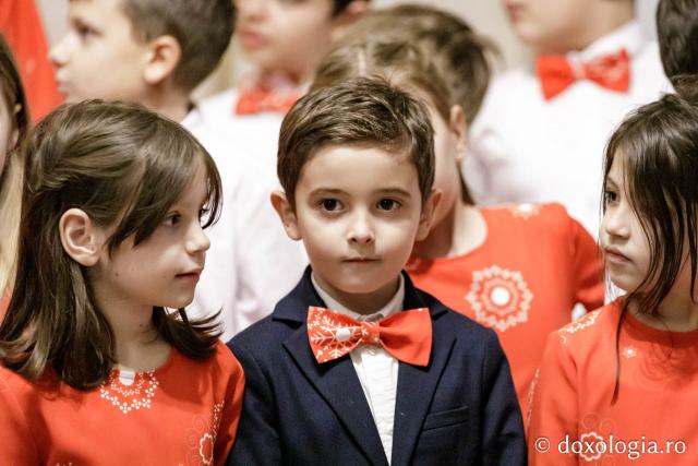 (Foto) Clubul Educațional PEP – Colindători la Reședința Mitropolitană 2024