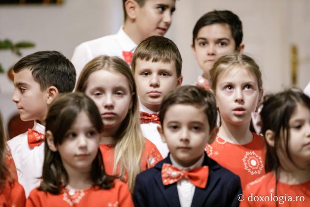 (Foto) Clubul Educațional PEP – Colindători la Reședința Mitropolitană 2024