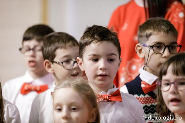 (Foto) Clubul Educațional PEP – Colindători la Reședința Mitropolitană 2024