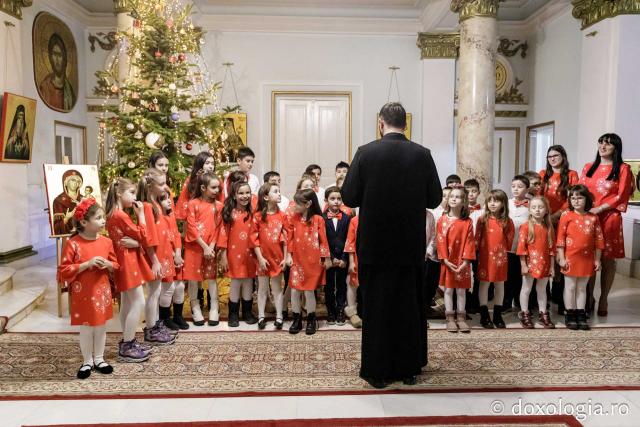 (Foto) Clubul Educațional PEP – Colindători la Reședința Mitropolitană 2024
