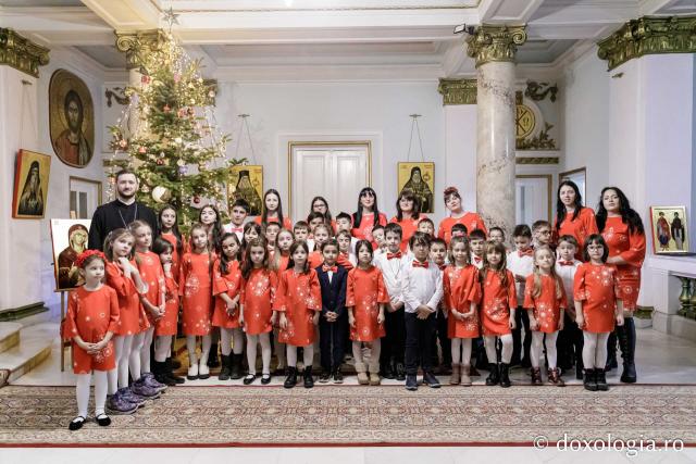 (Foto) Clubul Educațional PEP – Colindători la Reședința Mitropolitană 2024