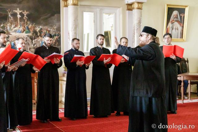 (Foto) Corala Protopopiatului Iași I – Colindători la Reședința Mitropolitană 2024