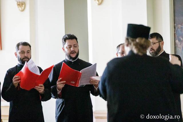 (Foto) Corala Protopopiatului Iași I – Colindători la Reședința Mitropolitană 2024