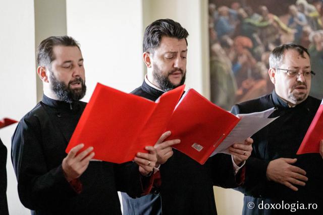 (Foto) Corala Protopopiatului Iași I – Colindători la Reședința Mitropolitană 2024