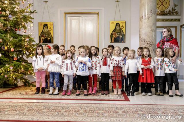 (Foto) Grădinița Miroslava, grupa mijlocie – Colindători la Reședința Mitropolitană 2024