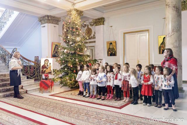 (Foto) Grădinița Miroslava, grupa mijlocie – Colindători la Reședința Mitropolitană 2024