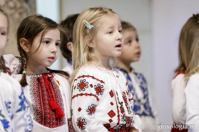 (Foto) Grădinița Miroslava, grupa mijlocie – Colindători la Reședința Mitropolitană 2024