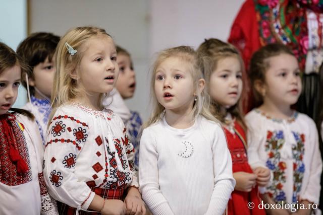 (Foto) Grădinița Miroslava, grupa mijlocie – Colindători la Reședința Mitropolitană 2024