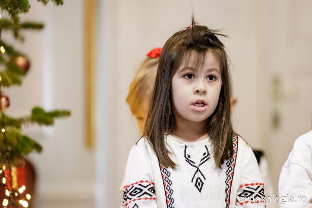 (Foto) Grădinița Miroslava, grupa mijlocie – Colindători la Reședința Mitropolitană 2024