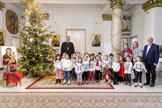 (Foto) Grădinița Miroslava, grupa mijlocie – Colindători la Reședința Mitropolitană 2024