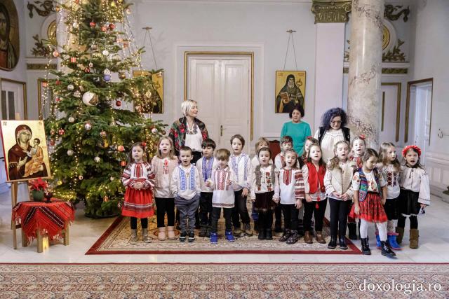 (Foto) Grădinița Sf. Sava din Iași – Colindători la Reședința Mitropolitană 2024