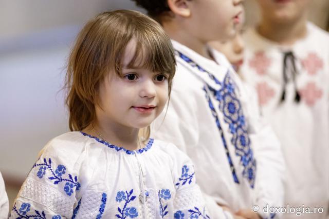 (Foto) Grădinița Sf. Sava din Iași, grupa mijlocie – Colindători la Reședința Mitropolitană 2024