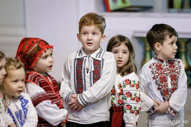 (Foto) Grădinița Sf. Sava din Iași, grupa mijlocie – Colindători la Reședința Mitropolitană 2024