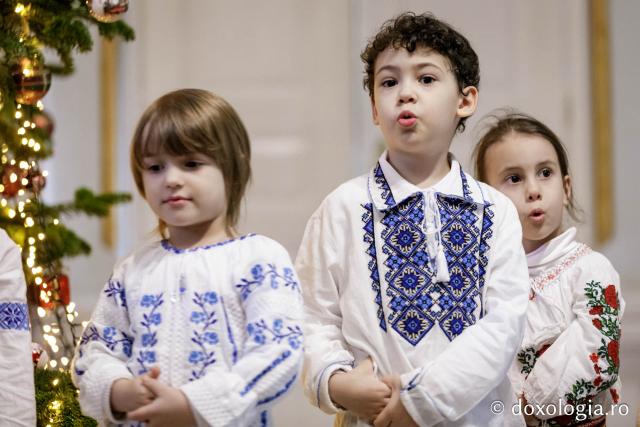 (Foto) Grădinița Sf. Sava din Iași, grupa mijlocie – Colindători la Reședința Mitropolitană 2024