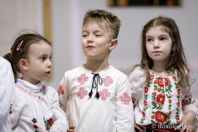 (Foto) Grădinița Sf. Sava din Iași, grupa mijlocie – Colindători la Reședința Mitropolitană 2024
