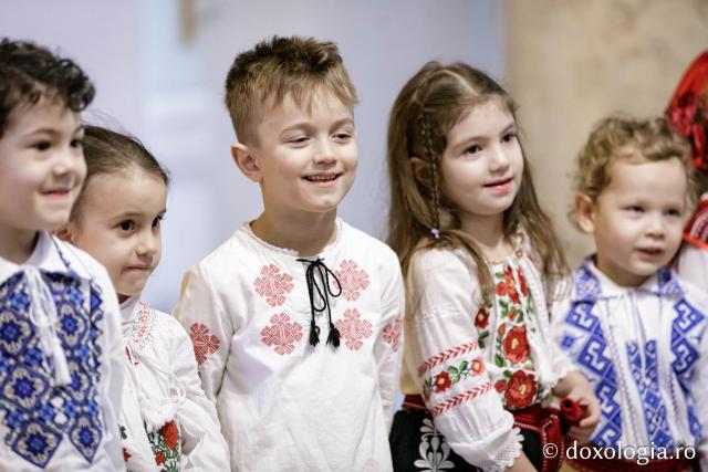 (Foto) Grădinița Sf. Sava din Iași, grupa mijlocie – Colindători la Reședința Mitropolitană 2024