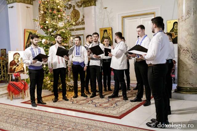(Foto) Grupul Psaltic Sfântul Voievod Ștefan cel Mare – Colindători la Reședința Mitropolitană 2024