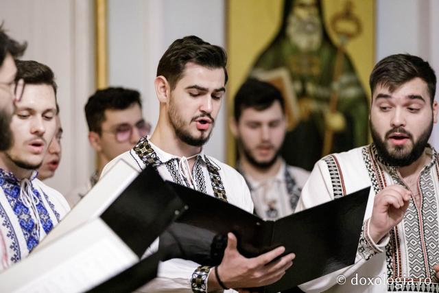 (Foto) Grupul Psaltic Sfântul Voievod Ștefan cel Mare – Colindători la Reședința Mitropolitană 2024