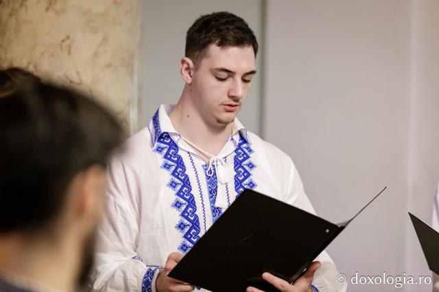 (Foto) Grupul Psaltic Sfântul Voievod Ștefan cel Mare – Colindători la Reședința Mitropolitană 2024
