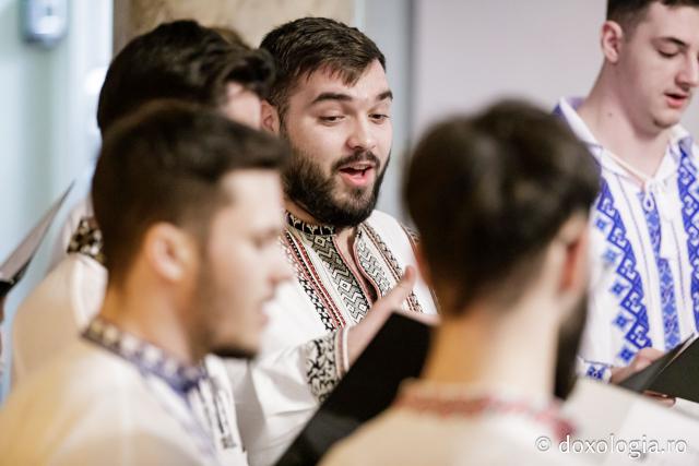 (Foto) Grupul Psaltic Sfântul Voievod Ștefan cel Mare – Colindători la Reședința Mitropolitană 2024