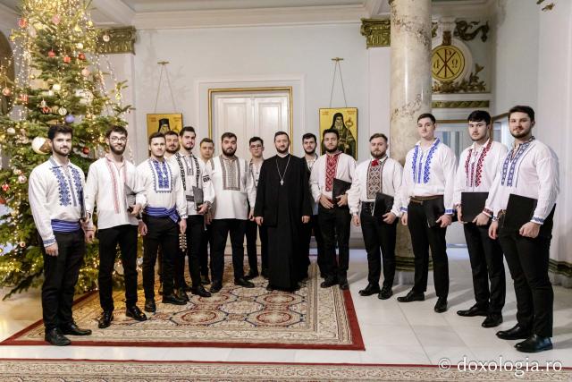 (Foto) Grupul Psaltic Sfântul Voievod Ștefan cel Mare – Colindători la Reședința Mitropolitană 2024