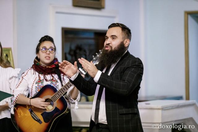 (Foto) Parohia Chicerea 2 – Colindători la Reședința Mitropolitană 2024