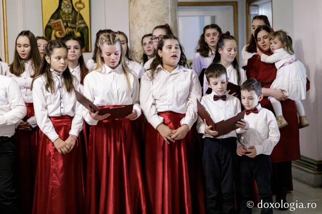 (Foto) Parohia „Sfinții Voievozi” din satul Zahoreni – Colindători la Reședința Mitropolitană 2024