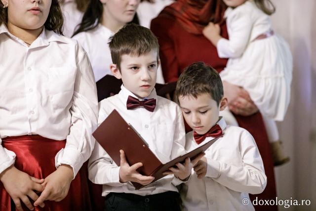 (Foto) Parohia „Sfinții Voievozi” din satul Zahoreni – Colindători la Reședința Mitropolitană 2024