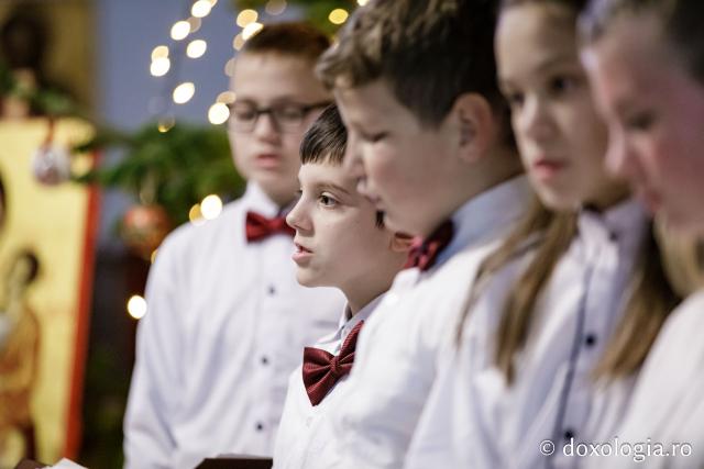 (Foto) Parohia „Sfinții Voievozi” din satul Zahoreni – Colindători la Reședința Mitropolitană 2024