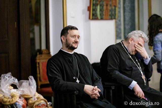 (Foto) Parohia „Sfinții Voievozi” din satul Zahoreni – Colindători la Reședința Mitropolitană 2024