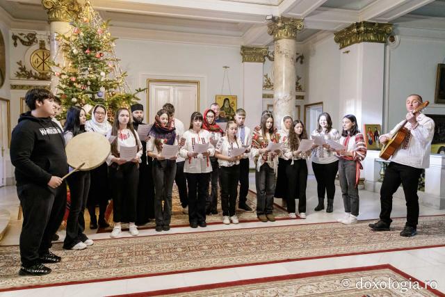 Școala „Anastasie Barbu” din satul Tabăra, comuna Bivolari – Colindători la Reședința Mitropolitană 2024 (Foto) Școala „Anastasie Barbu” din satul Tabăra, comuna Bivolari – Colindători la Reședința Mitropolitană 2024