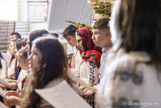 Școala „Anastasie Barbu” din satul Tabăra, comuna Bivolari – Colindători la Reședința Mitropolitană 2024 (Foto) Școala „Anastasie Barbu” din satul Tabăra, comuna Bivolari – Colindători la Reședința Mitropolitană 2024