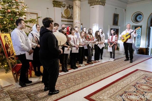 Școala „Anastasie Barbu” din satul Tabăra, comuna Bivolari – Colindători la Reședința Mitropolitană 2024 (Foto) Școala „Anastasie Barbu” din satul Tabăra, comuna Bivolari – Colindători la Reședința Mitropolitană 2024