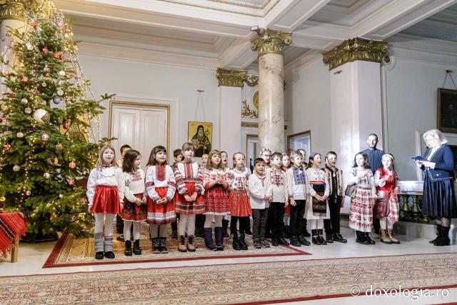 (Foto) Școala Gimnazială „Alexandru cel Bun” din Iași – Colindători la Reședința Mitropolitană 2024