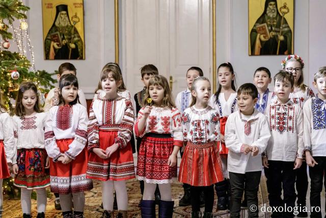 (Foto) Școala Gimnazială „Alexandru cel Bun” din Iași – Colindători la Reședința Mitropolitană 2024