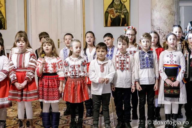 (Foto) Școala Gimnazială „Alexandru cel Bun” din Iași – Colindători la Reședința Mitropolitană 2024