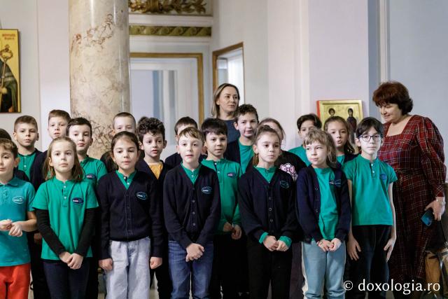 (Foto) Școala Primară Euroed – Colindători la Reședința Mitropolitană 2024