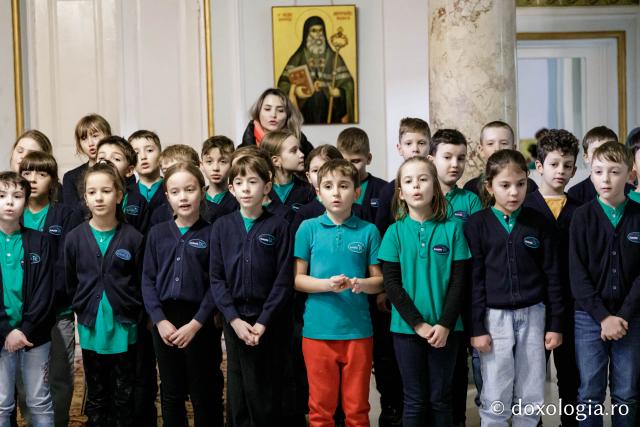 (Foto) Școala Primară Euroed – Colindători la Reședința Mitropolitană 2024