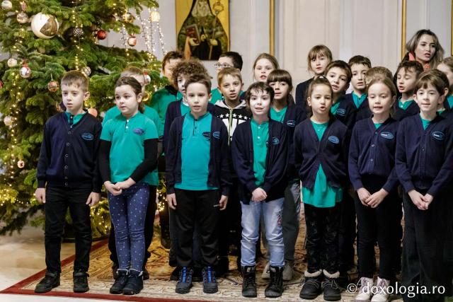 (Foto) Școala Primară Euroed – Colindători la Reședința Mitropolitană 2024