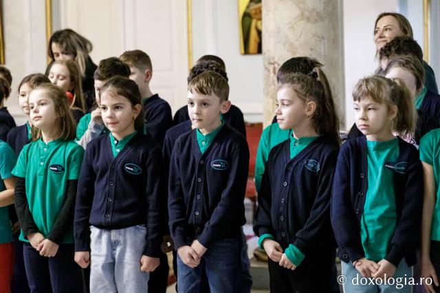 (Foto) Școala Primară Euroed – Colindători la Reședința Mitropolitană 2024