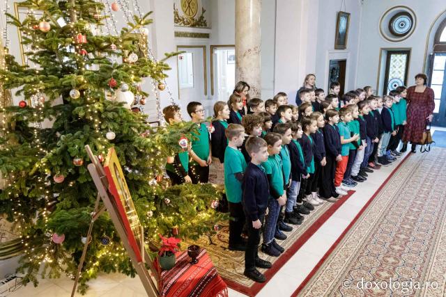 (Foto) Școala Primară Euroed – Colindători la Reședința Mitropolitană 2024