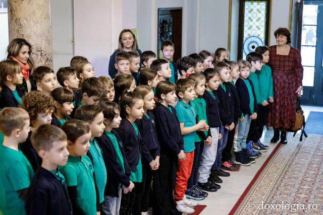(Foto) Școala Primară Euroed – Colindători la Reședința Mitropolitană 2024