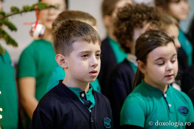 (Foto) Școala Primară Euroed – Colindători la Reședința Mitropolitană 2024