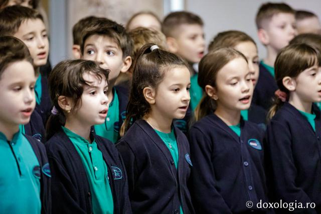 (Foto) Școala Primară Euroed – Colindători la Reședința Mitropolitană 2024